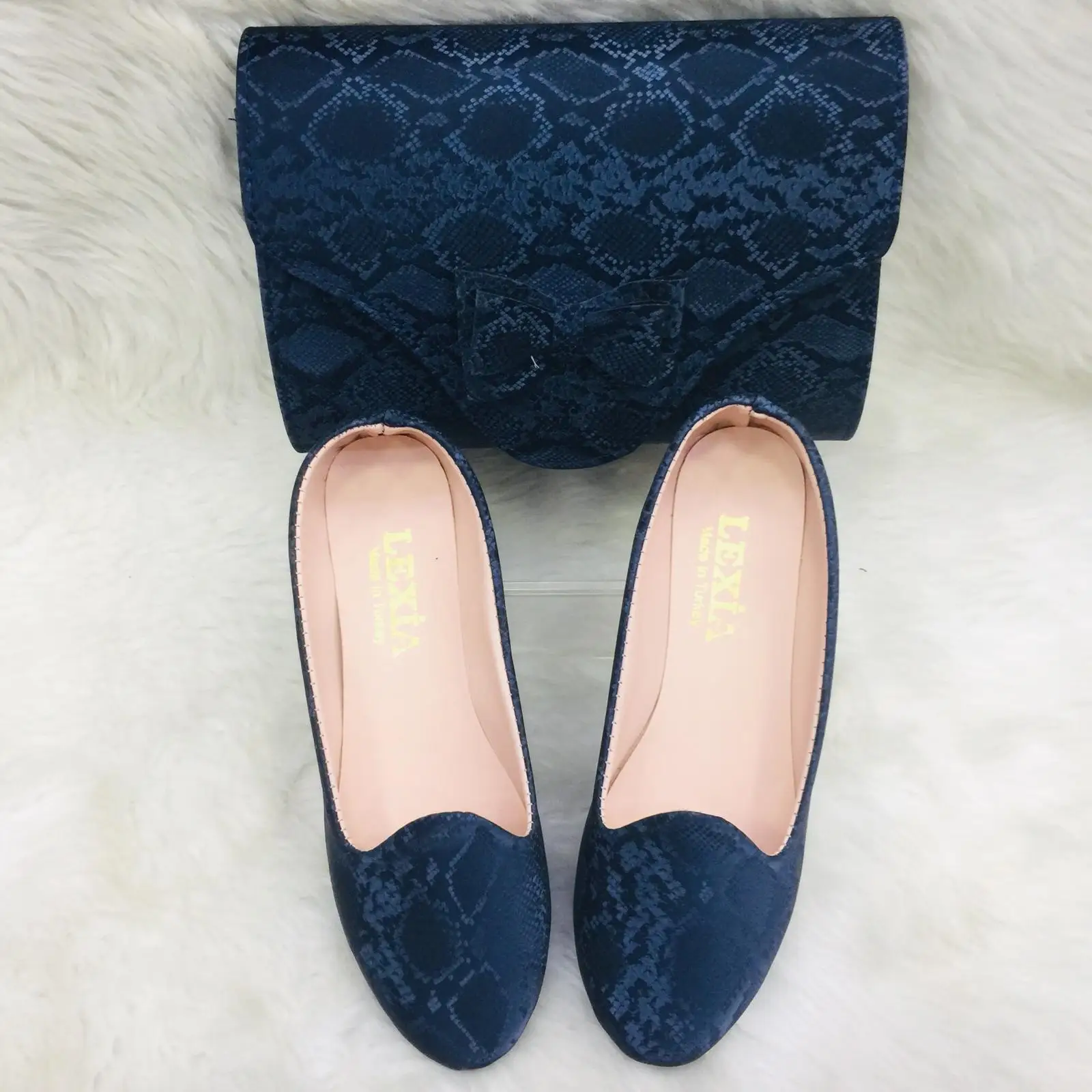 

Art Shoes Women's Sneaker & Bag Combination