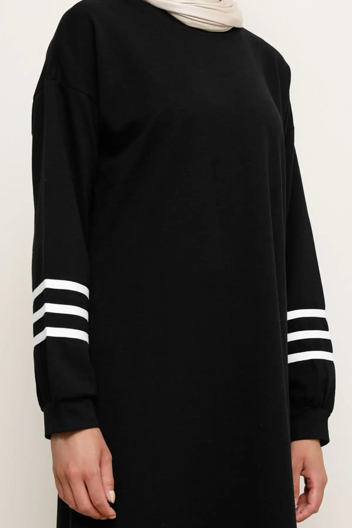 

Black Sleeve Stripe Detail Abaya Dubai Turkey Muslim Fashion Hijab Dress Islamic Clothing African Dress For Women Robe Musulman