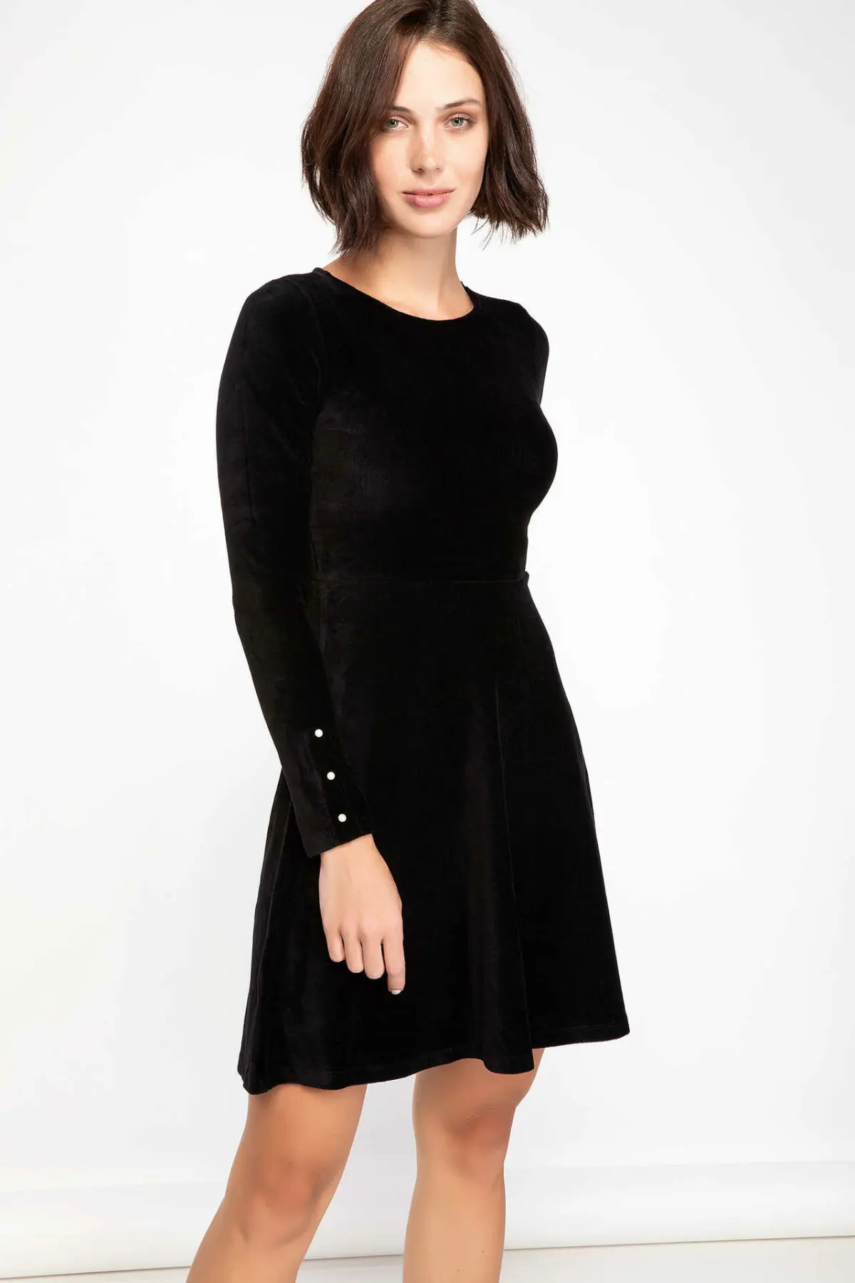 Дефакто женское Трикотажное короткое платье с О образным вырезом Дамская мода