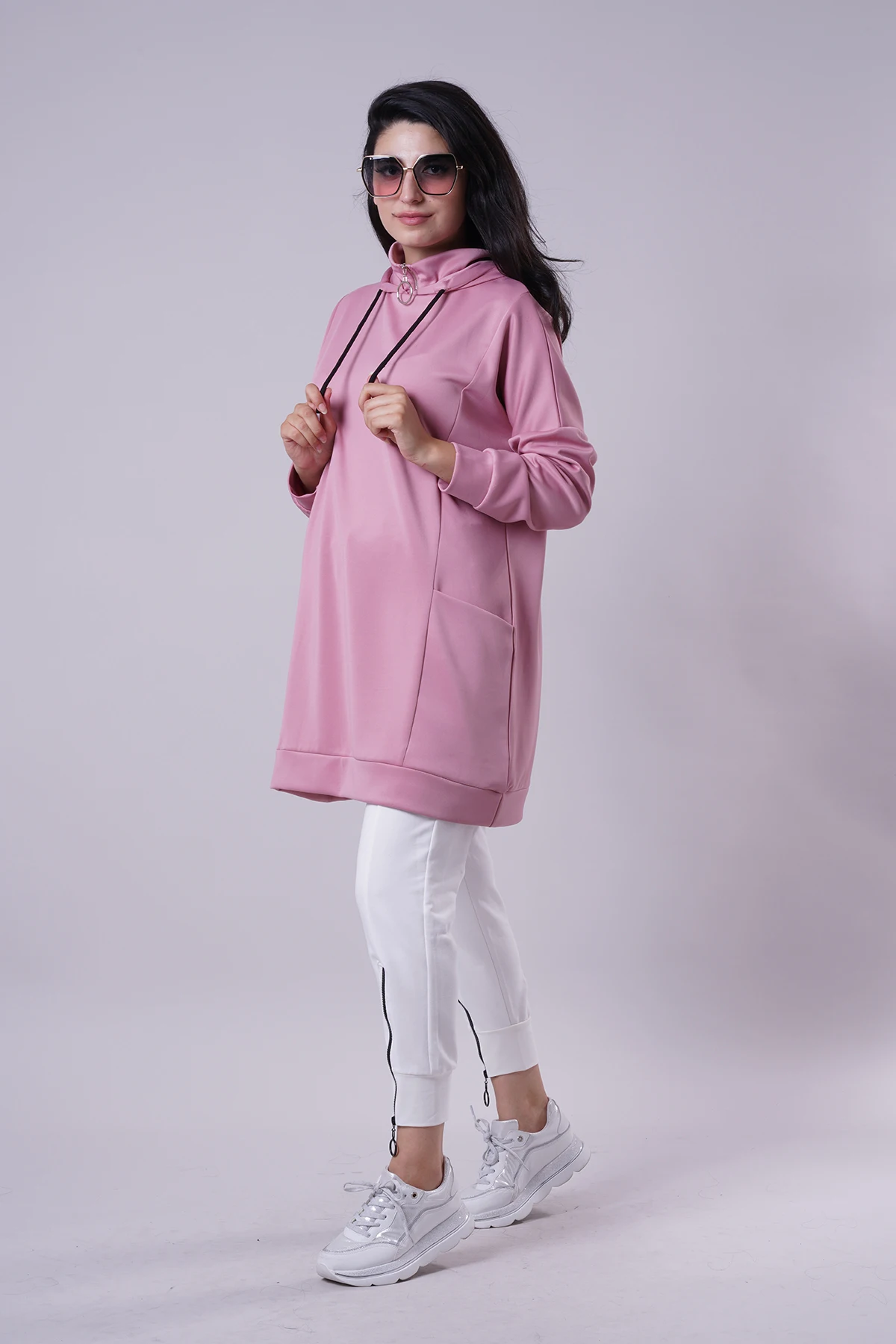 

MANGA Women's Zippered Long Sweatshirt