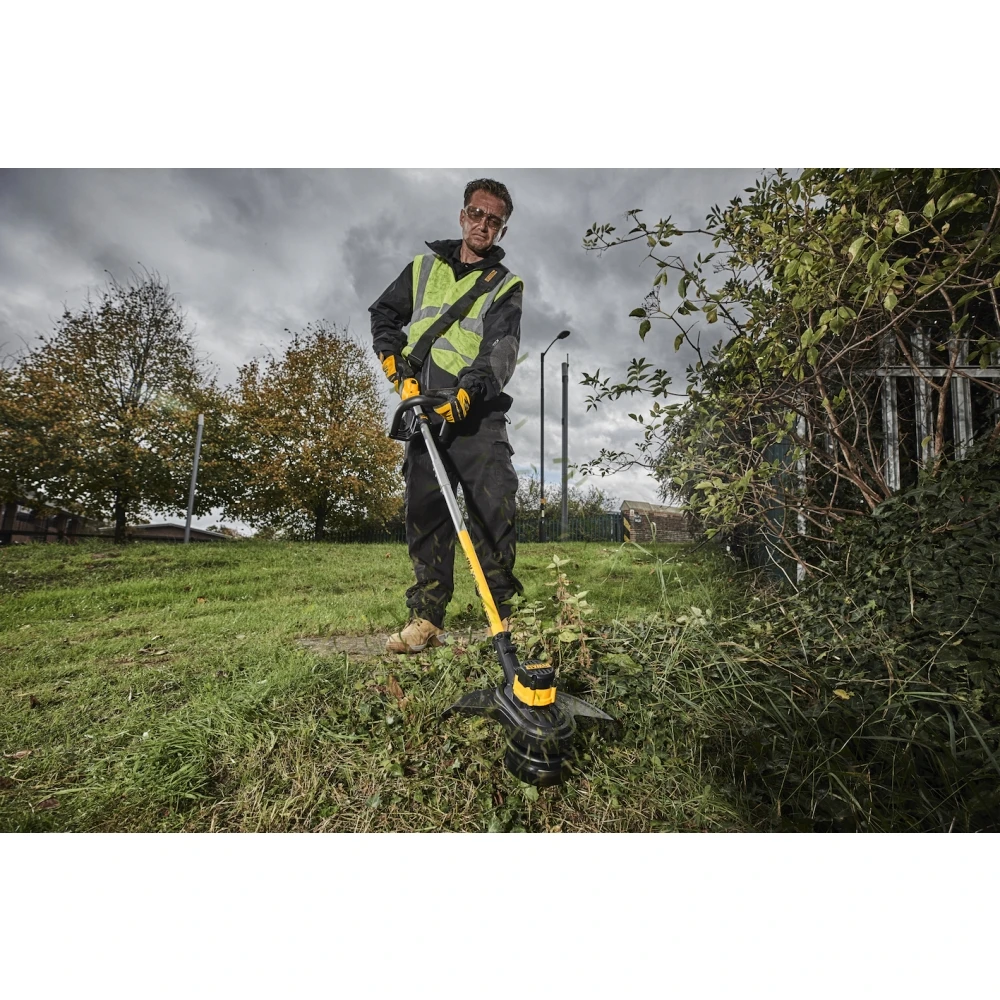 Фото Аккумуляторная коса DEWALT DCM561PBS XJ Триммеры Аккумуляторная коса DEWALT DCM561PBS XJ Триммеры