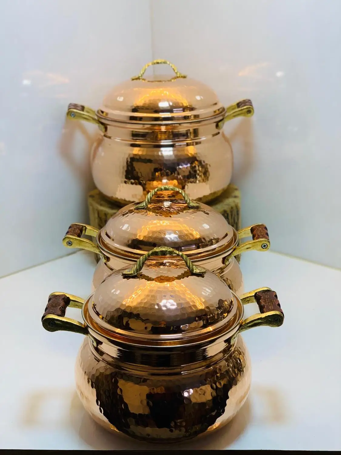 

COPPER HAND TATTOO CASSEROLE POT IN THREE SIZES WITH WOODEN HANDLE COOKWARE SET