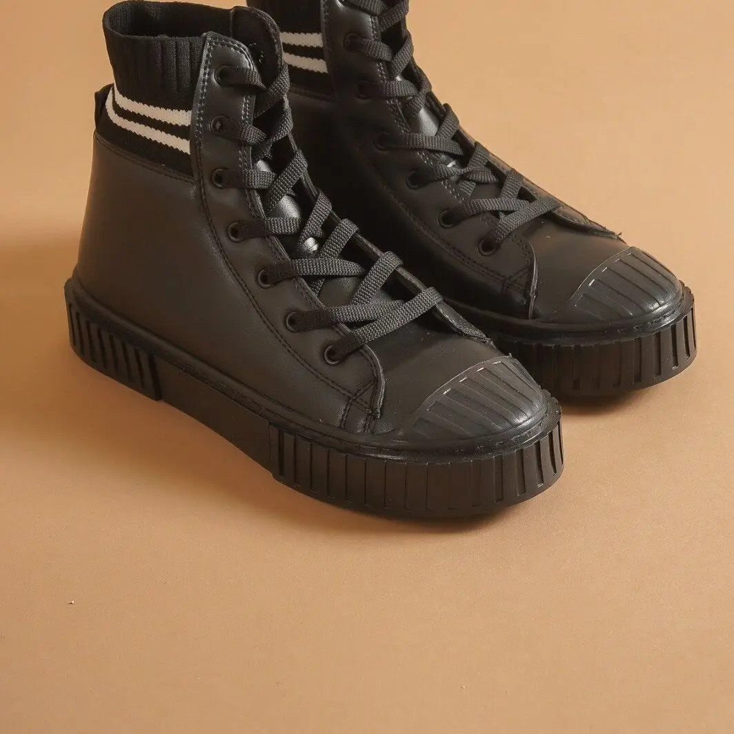 

Gwenliza Slav Black and Beyaz Women Unisex Sport Boots Sneakers
