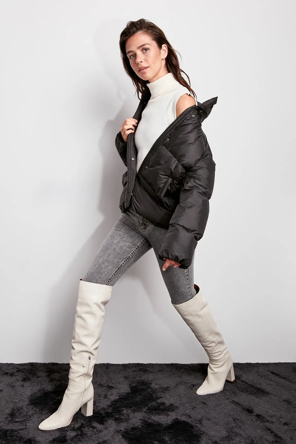 Trendyol черная молния сбоку Она должна охватывать надувные пальто TWOAW20MO0067|Женские