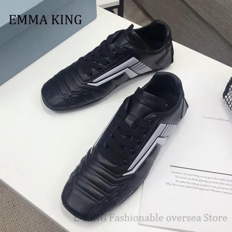 

2021 Spring New Women Leather Sneakers Three-dimensional Designs Sport Vulcanized Shoes Screen-printed Low-top Women Sneakers