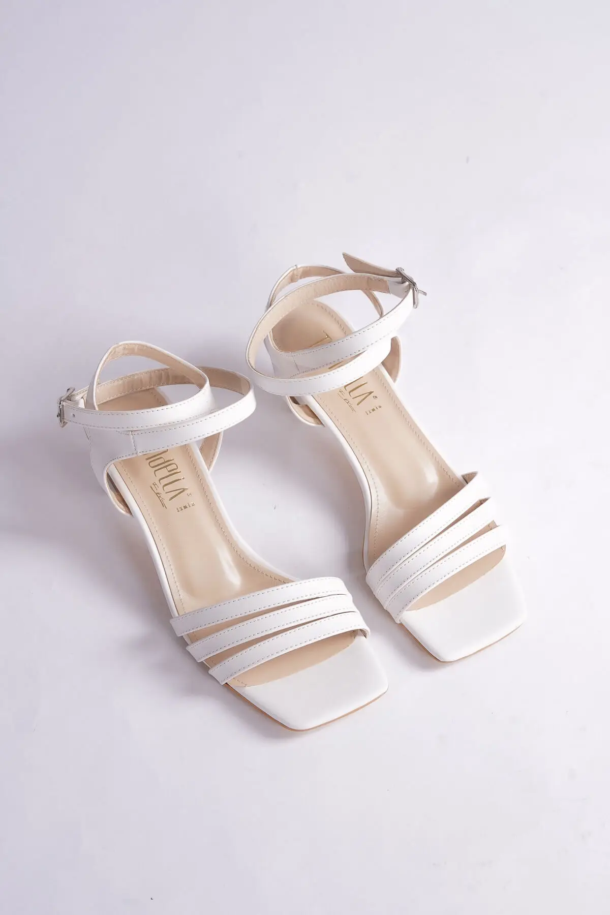

Women White Color Shoes - TRY0415E