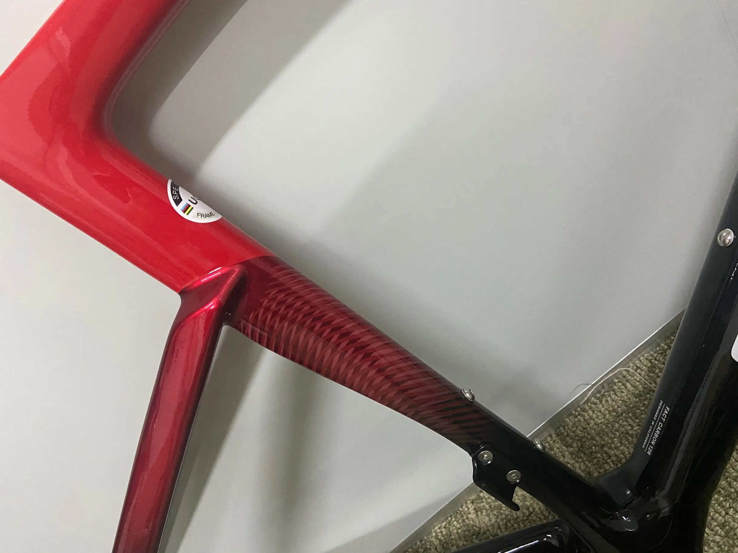 

2022 style top quality cycling carbon bike frameset disc red black glossy finished bicycle frameset UCI disc carbon frameset