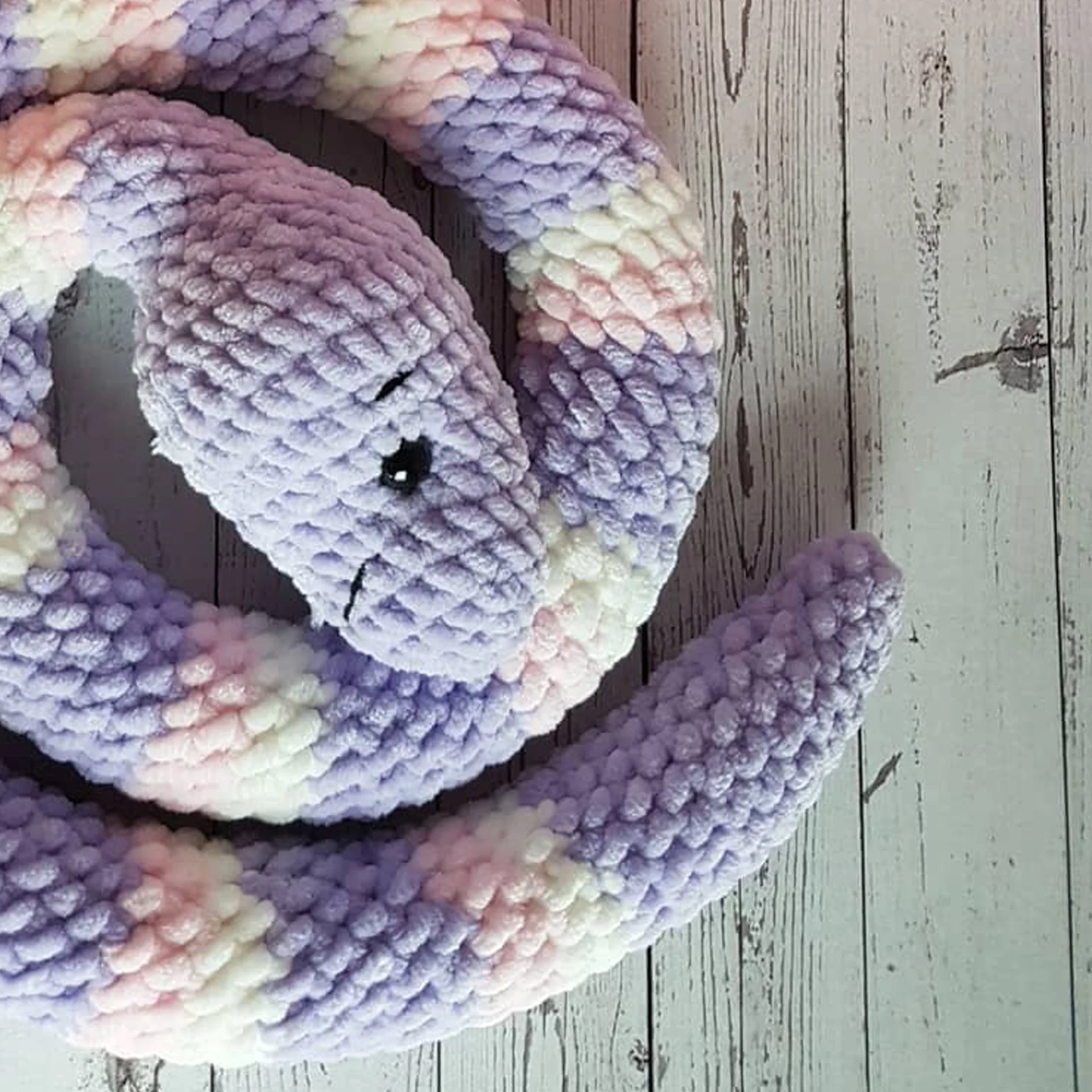 

Cute Snake Made Of Velvet Yarn Amigurumi Snake