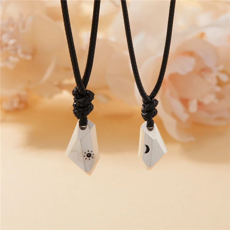 

Wishing Stone Pendant Necklace Choker 2 PCS / Set Magnetic Couple Necklace For Lovers Women Lady Men Female Boys Girls Male Gift