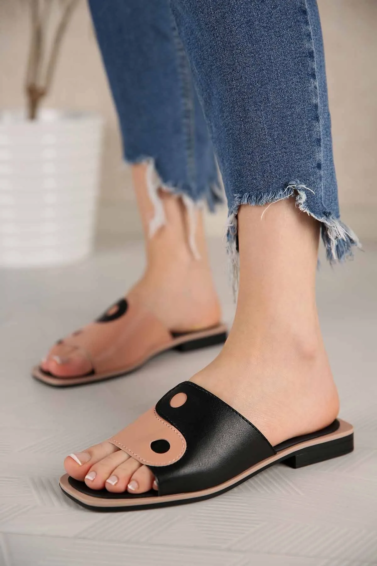 

2021 trends slippers comfortable slippers House slippers Yi Yang slippers Spring slippers Gift Comfortable quality New fashion