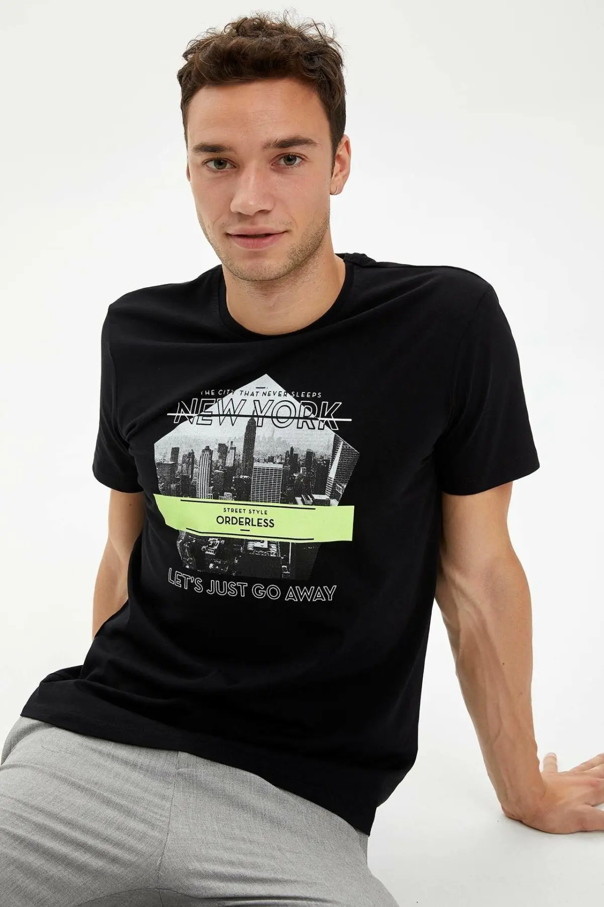 DeFacto Мужская Повседневная модная футболка с коротким рукавом и геометрическим