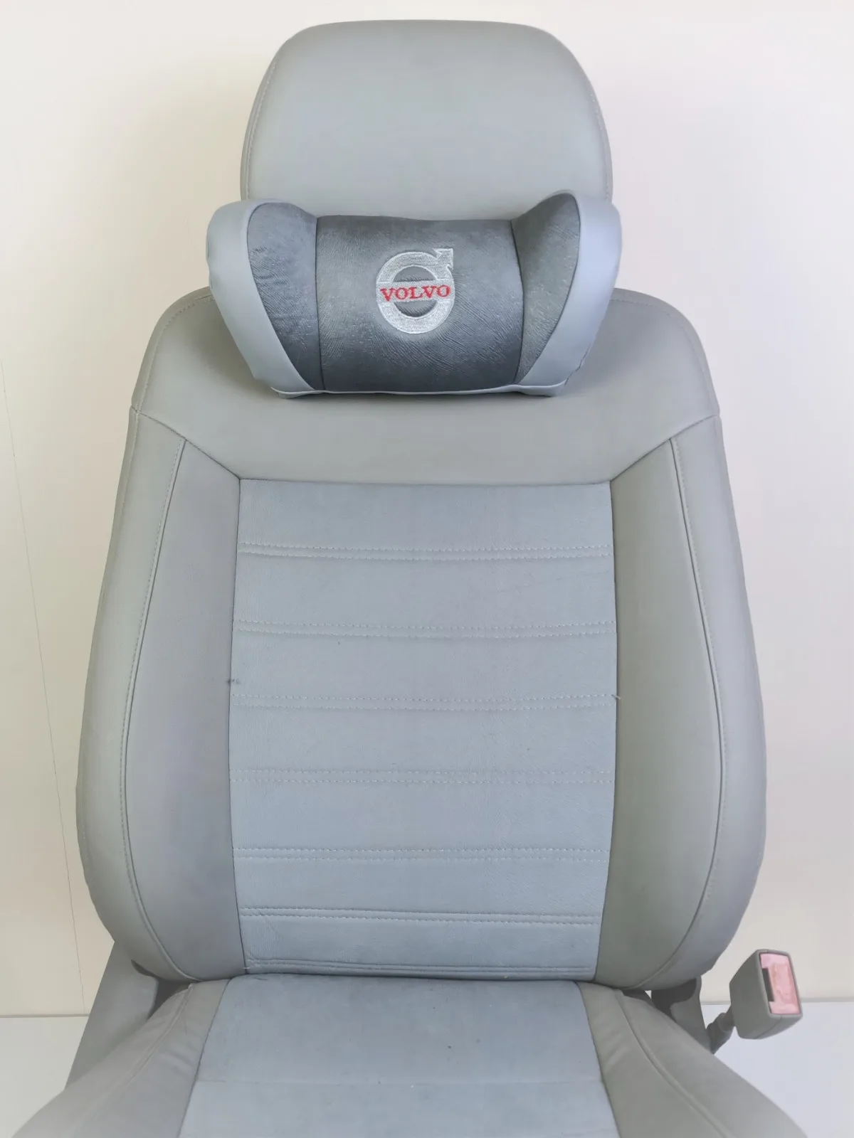 

Car Neck Pillows PU Leather Foal Fabric Head Support Breathable VOLVO Protector Headrest Cushion Easy Install and Clean