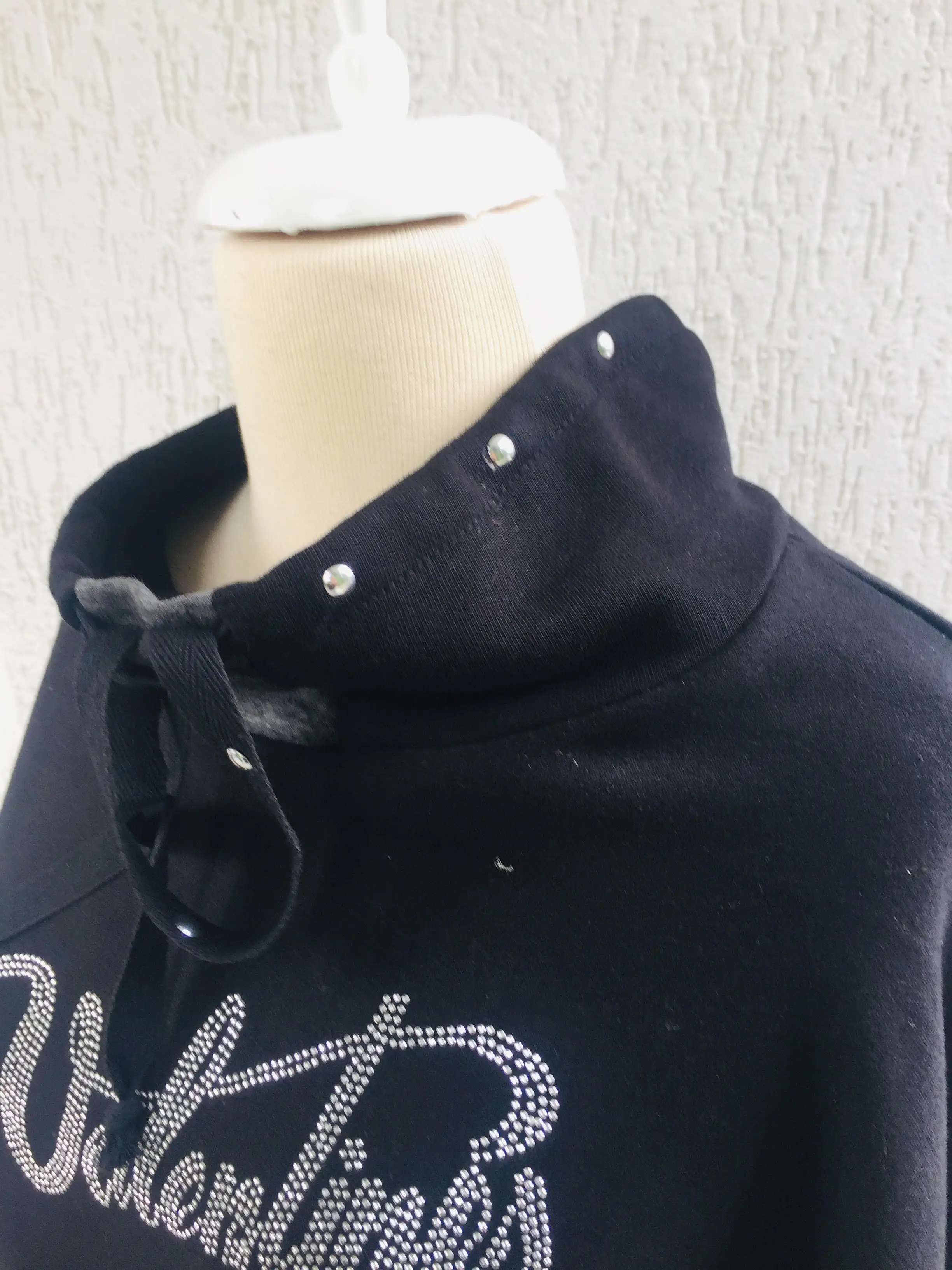 

DOLCEBELLA ACCESSORZED SWEATSHRT