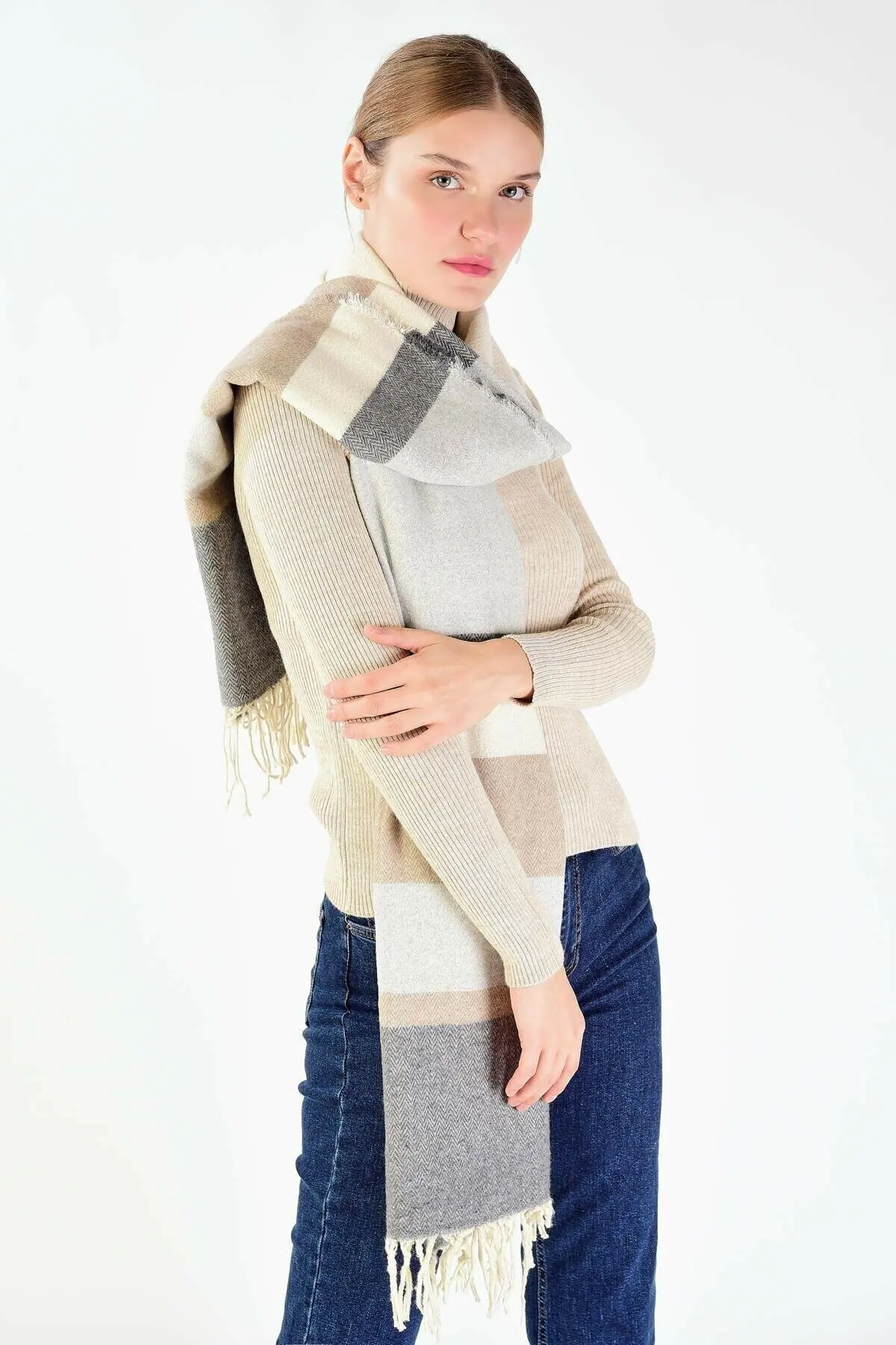 

Women's Smoked-Grey Patterned Shawl