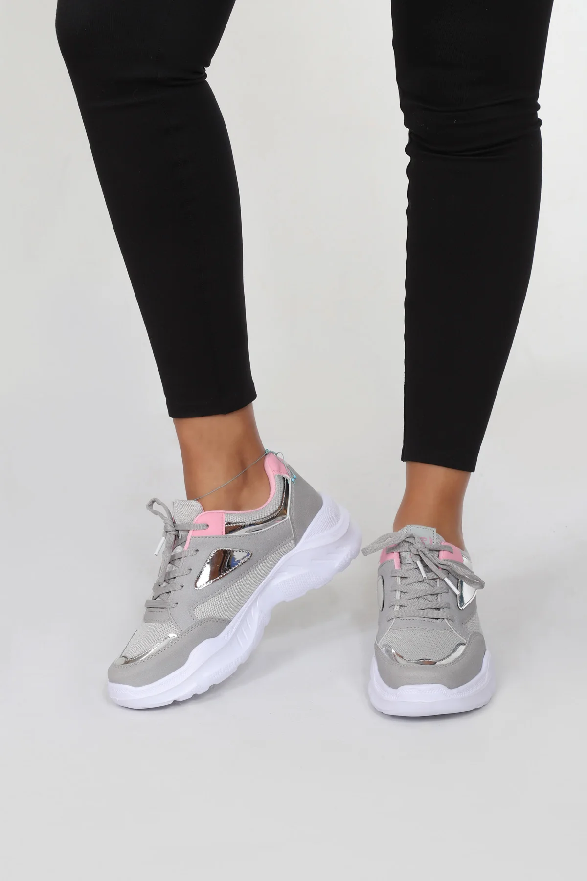 

Women's Shoes Sneakers