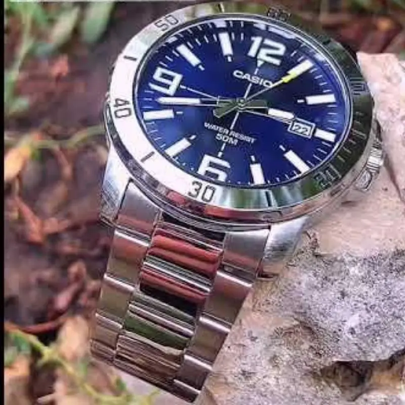 Мужские кварцевые часы Casio из нержавеющей стали с серебристым и синим