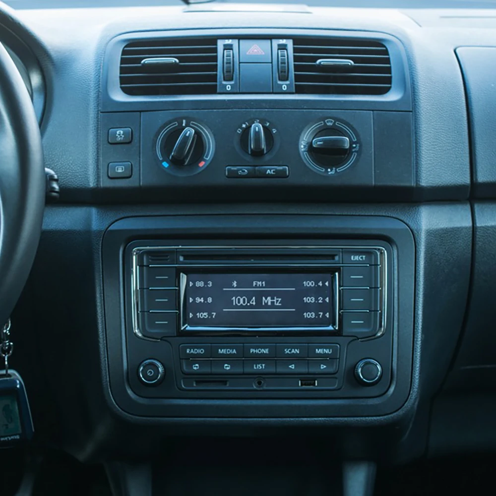 Skoda fabia 2 магнитола. Штатная магнитола шкода фабия 2011. Магнитола skoda fabia 2. Skoda fabia blues магнитола. Магнитола skoda fabia 2.