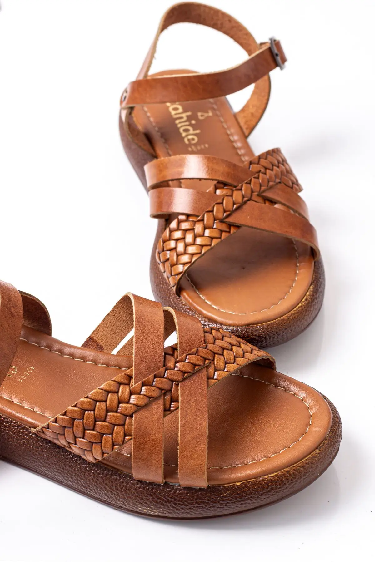 

WOMEN 2 DIFFERENT COLOR CASUAL SANDALS