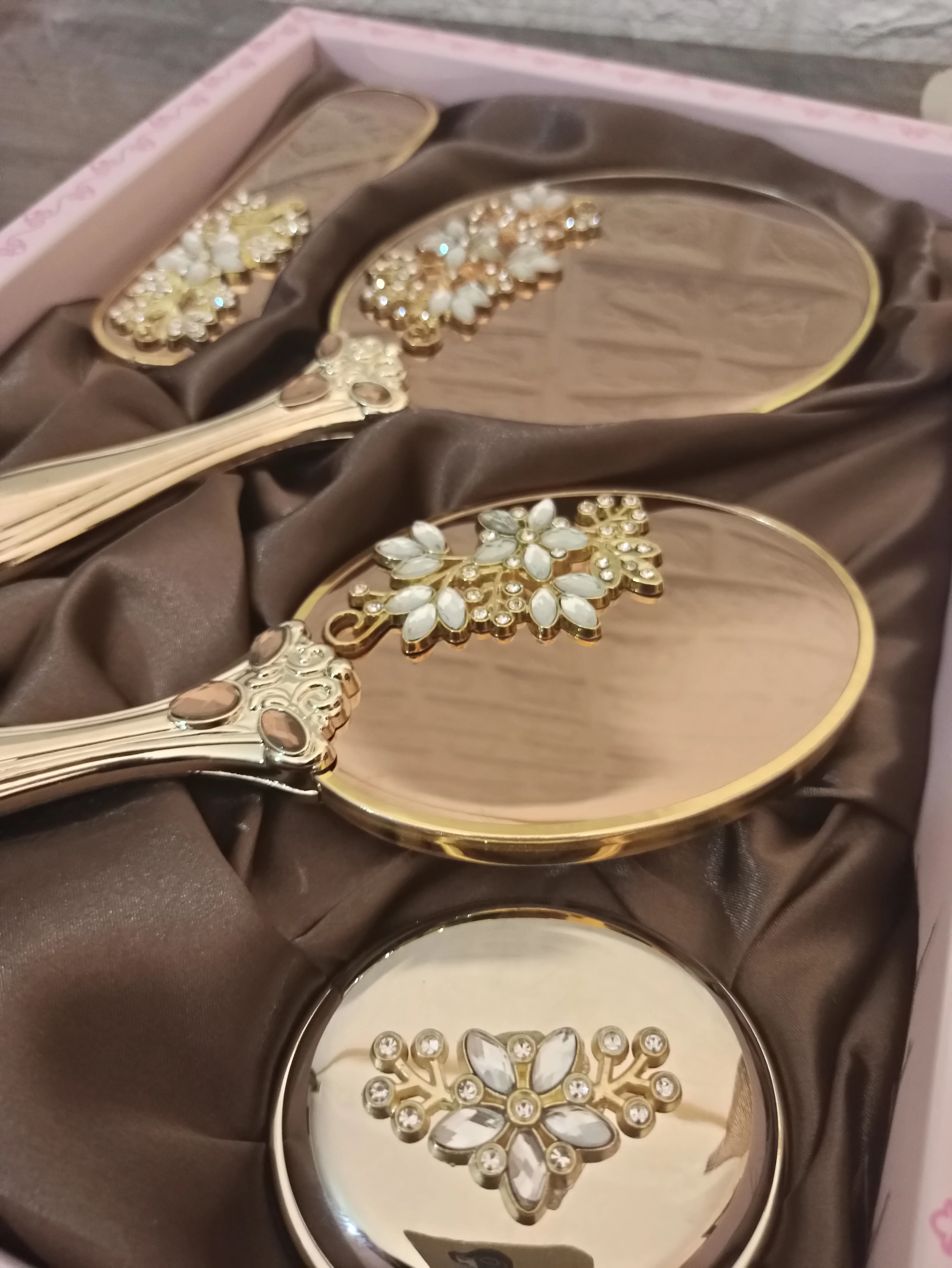 

Handheld Makeup Vanity Mirror Comb Hair Brush Set | Handheld Vintage Mirror Comb Brush | Antique Vanity Mirror Brush Comb Mirror