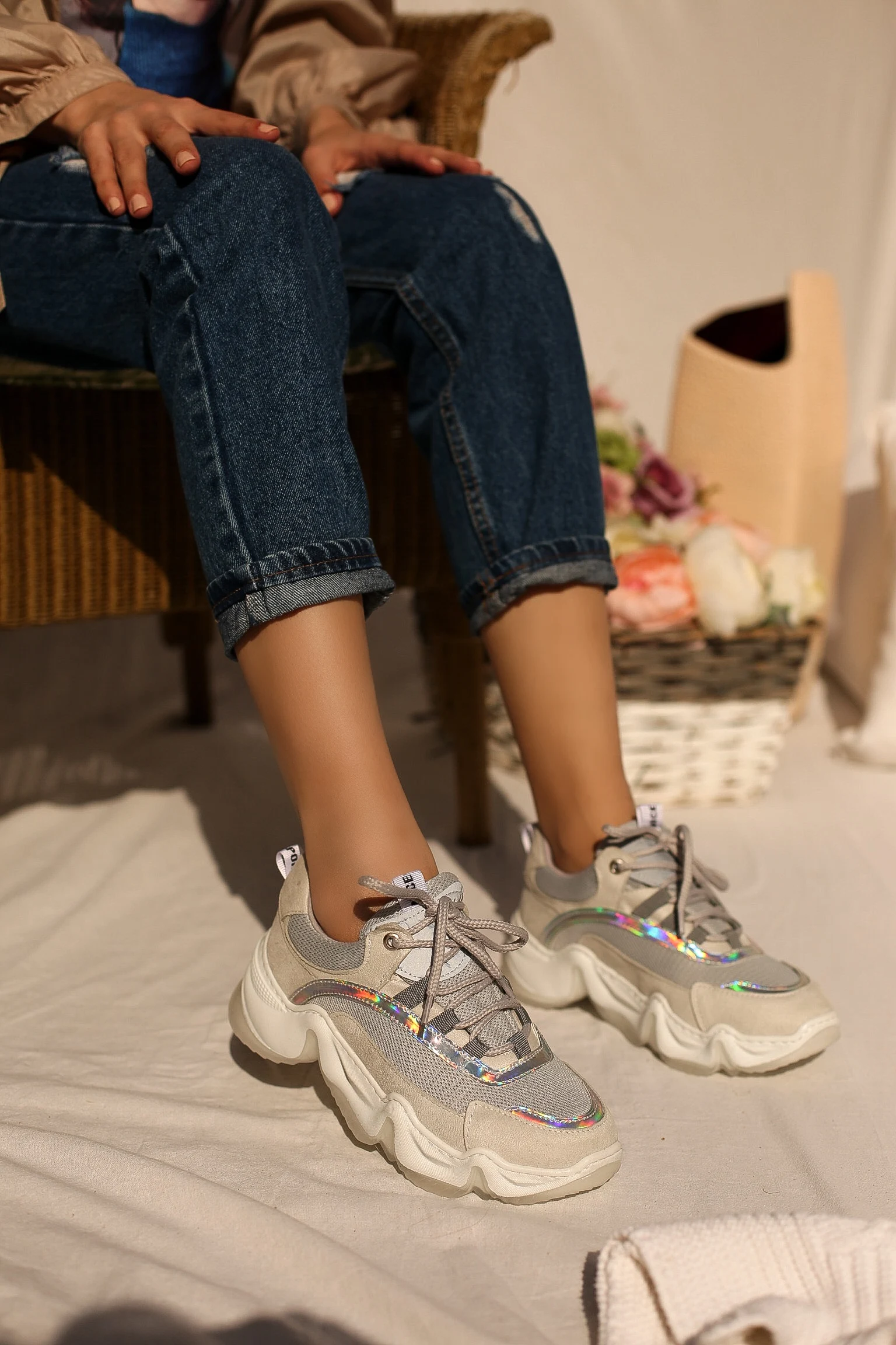 Женские кроссовки на шнуровке спортивная обувь толстой подошве повседневные с