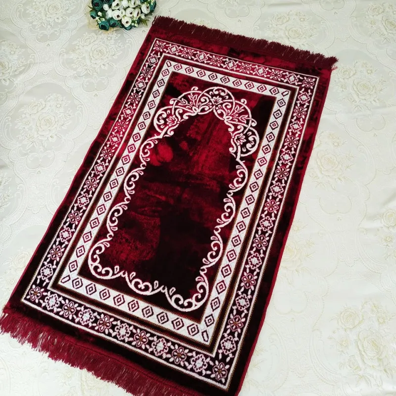 

RED SOFT PLUSH MUSLIM PRAYER MAT SAJJADAH