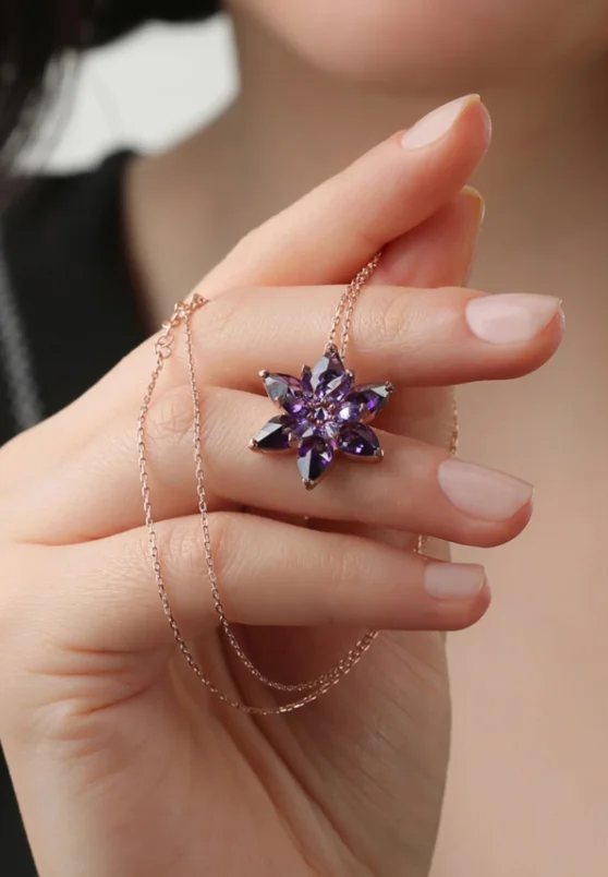 

Серебряное ожерелье с цветком лотоса