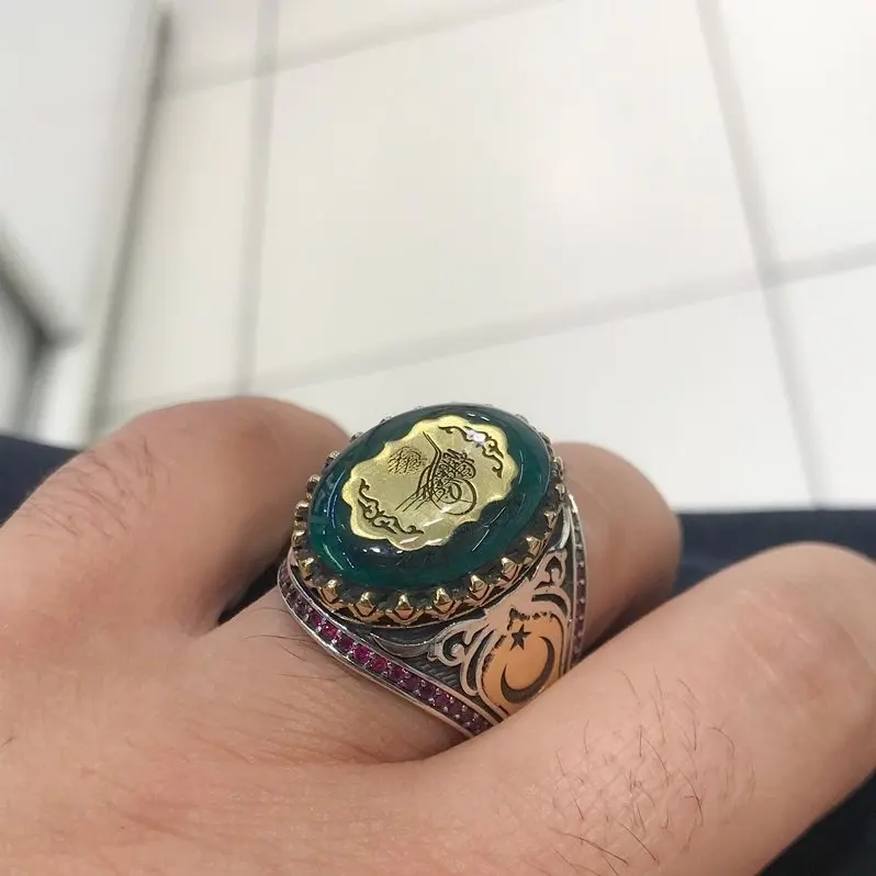 Мужское серебряное кольцо из янтаря и Рубинового Камня с изображением луны