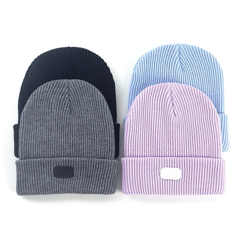 Однотонная рифленая облегающая шапка мужская вязаная унисекс теплые плотные