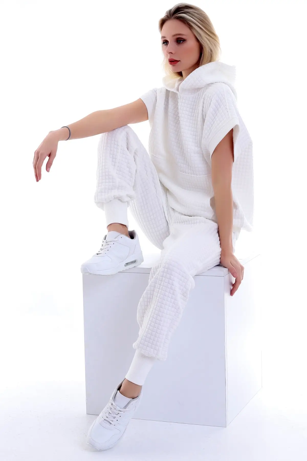 YENİ ÖZEL TASARIM 2021 , Yeni Kolleksiyonumuzdan Soft Kapitoneden, Kapişonlu, Cool, Şık, Rahat Hoody Kombin