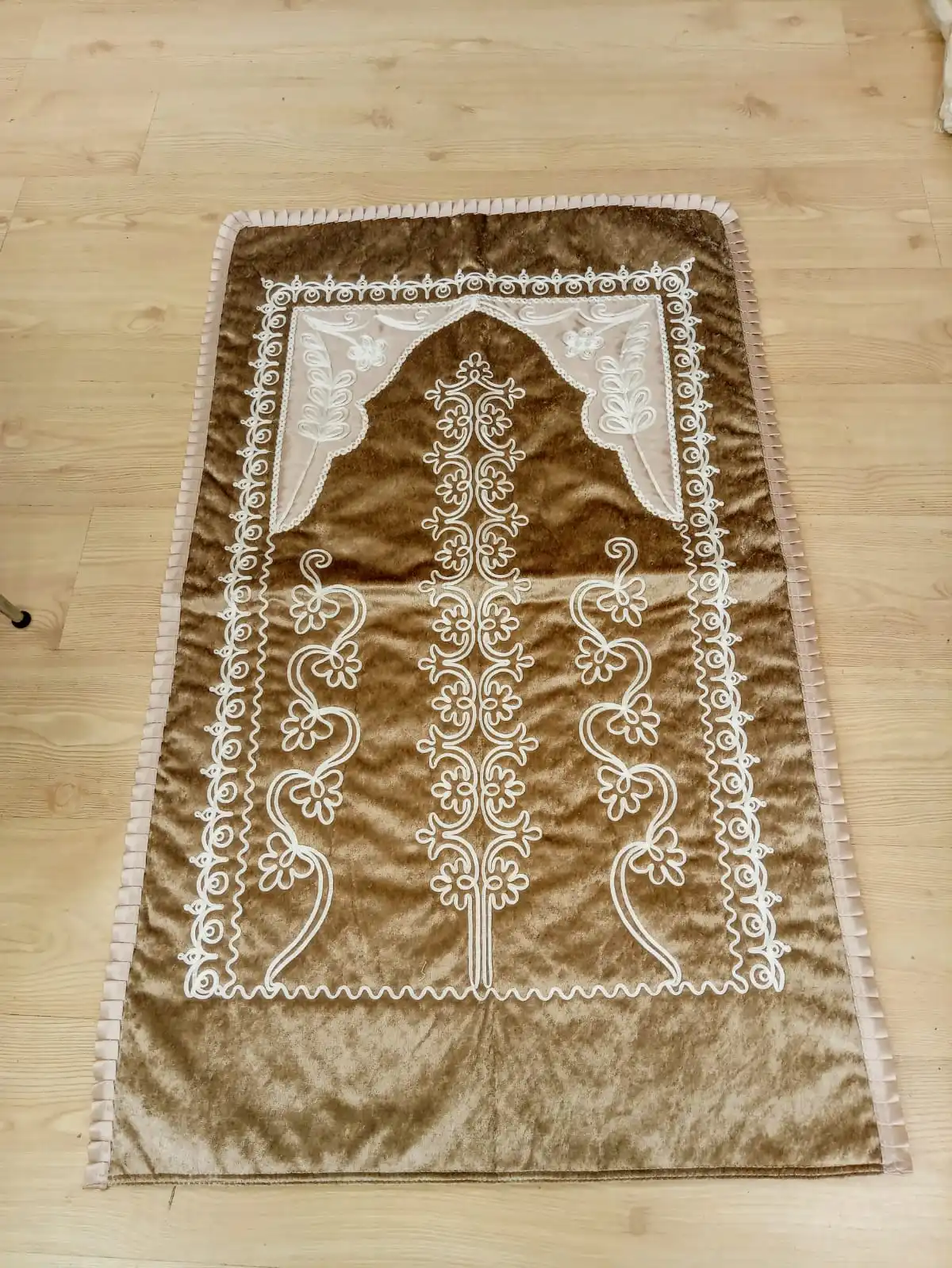 Velvet Prayer Rug – Cappuccinoit is a single prayer rug