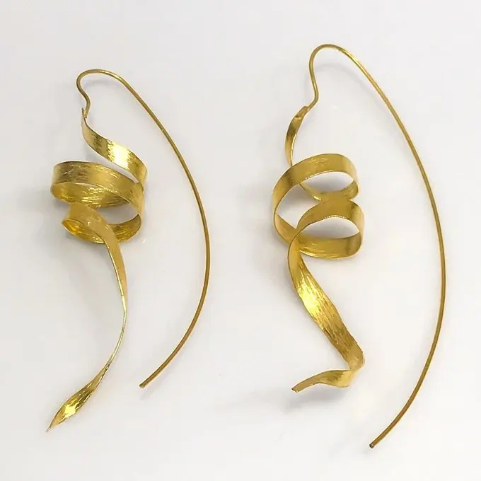 Специальный дизайн 14 карат позолоченные серебряные серьги ручной работы |