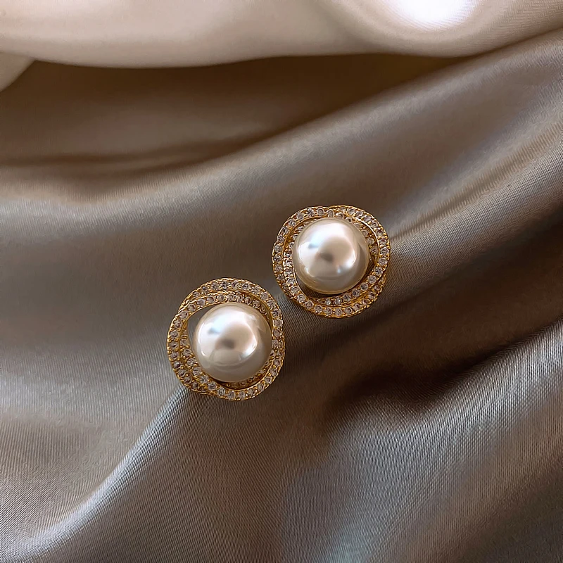 

2022 New Geometric Irregular Shape Hollow Out Metal Pearl Earrings for Woman Luxury Accessories For Korean Fashion Jewelry Girls