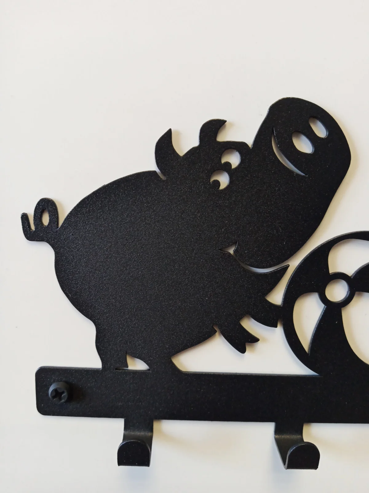 Ключница настенная металлическая &quotСвинки&quot вешалка крючки 4 держатель для