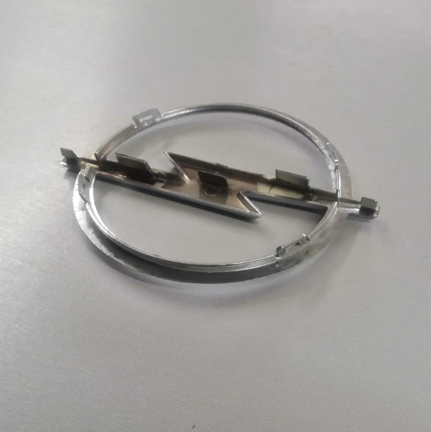 Опель Омега В 94 99г эмблема передняя на решетку новая не оригинал|Эмблемы| |