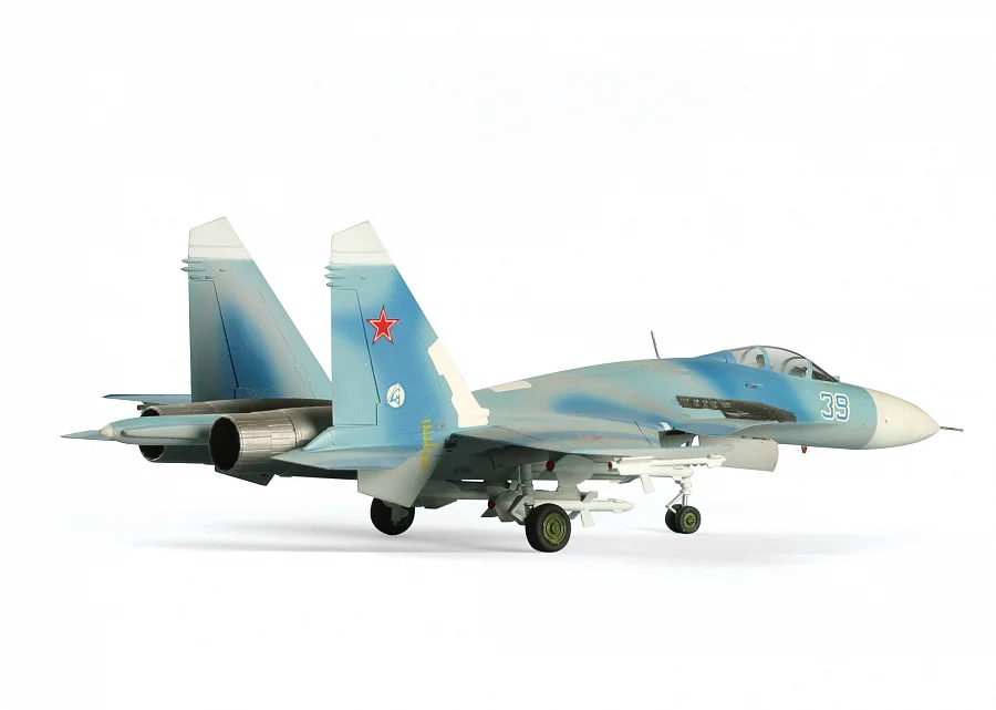 National team model Star Soviet fighter of winning the superiority in air су-27 1/72 |