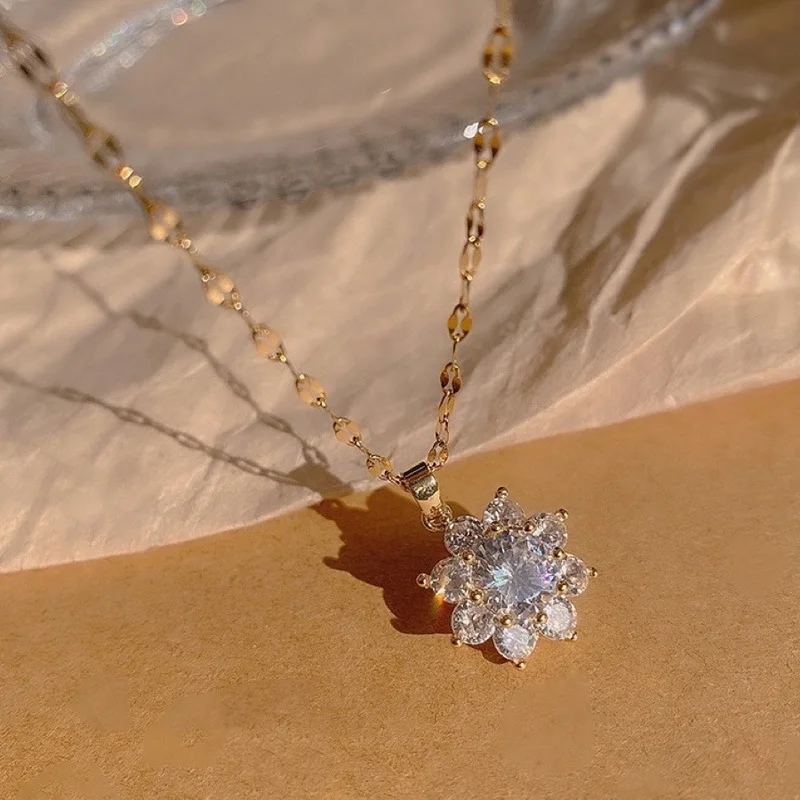 

Romantic Zircon Flower Clavicle Necklace For Women Statement Bridal Wedding Party Jewelry Korean Charm Garland Pendant Necklace
