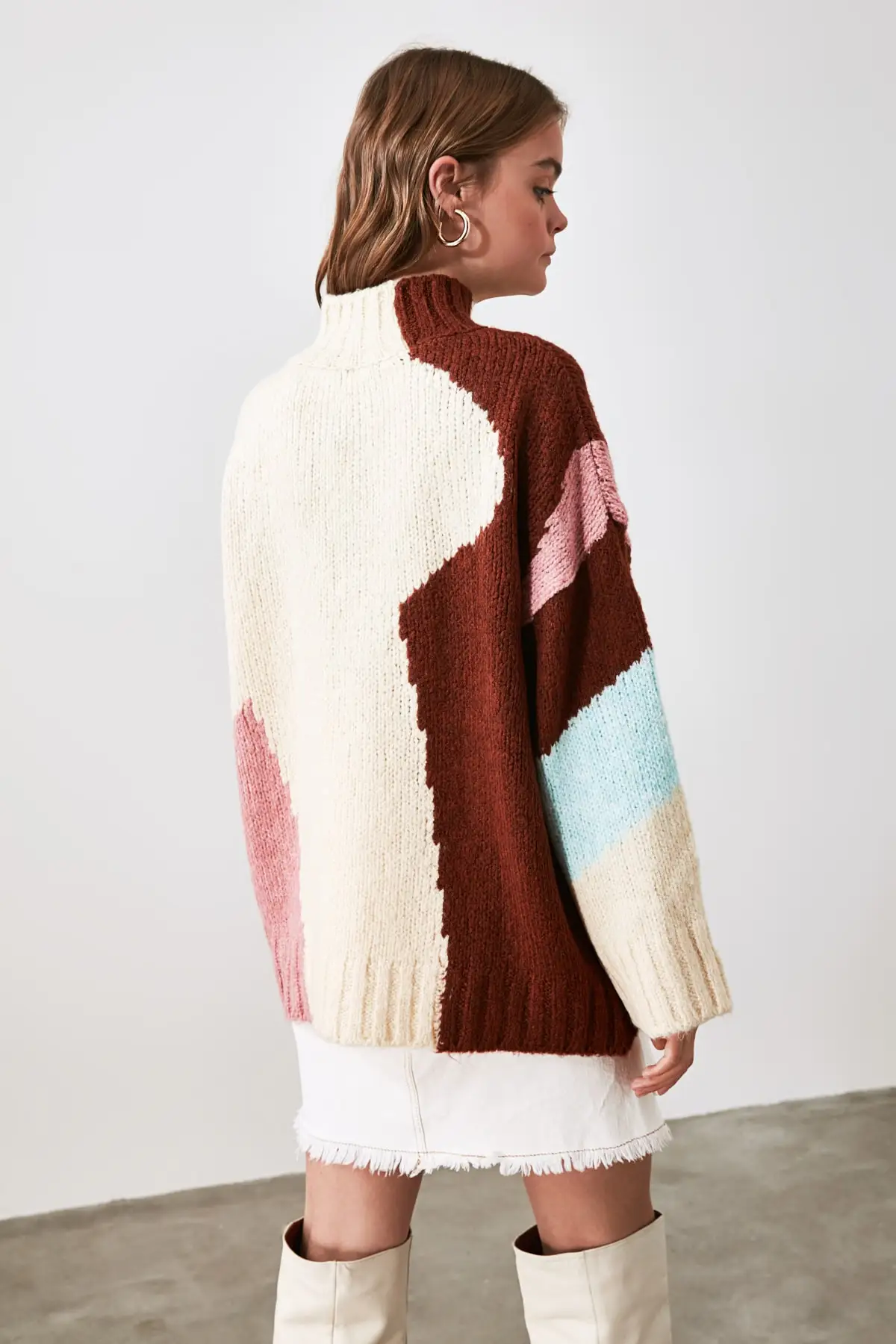 

Trendyol Sheer Neckline With Color Block Knitwear Sweater TWOAW20XS0047