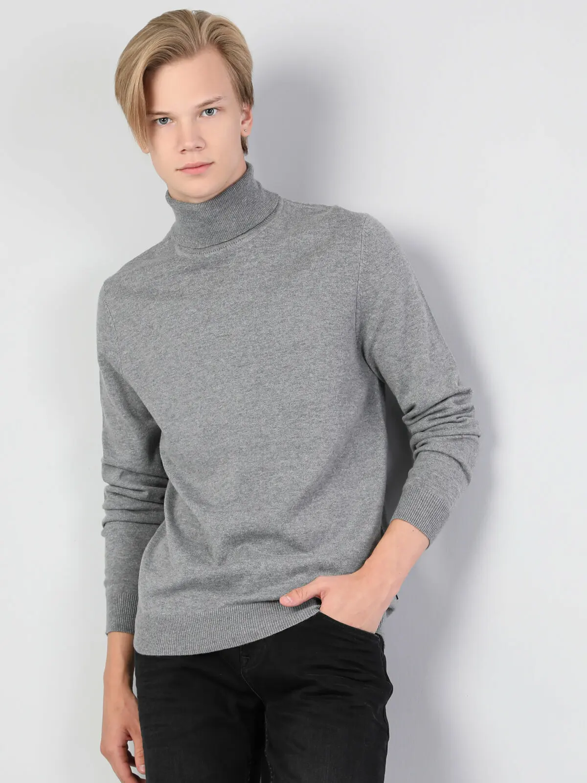 

Colins Men Slim Fit Grey Heather SweatersMen's sweater fashion sweater outerwear,CL1023624