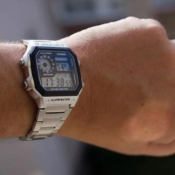 Наручные электронные мужские часы Casio AE-1200WHD-1A |