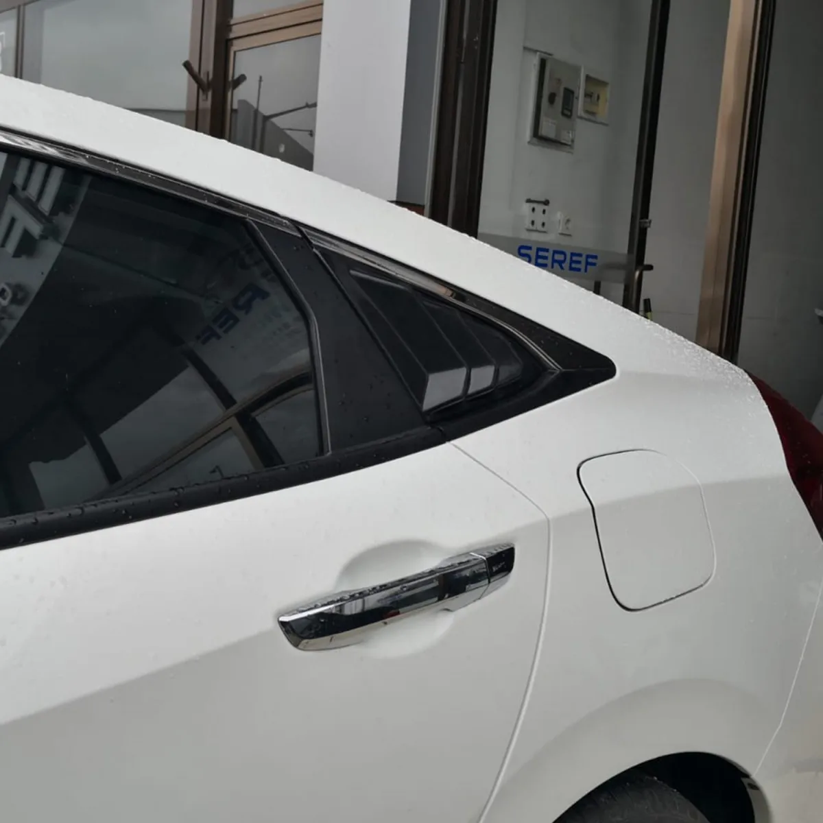 

For Honda Civic 2016 Post Black Butterfly Glass Place 2 Piece Back Ventilation Window Blinds Sun Shade Cover Trim