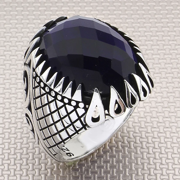 

Мужское кольцо ручной работы из серебра с голубым Цирконом