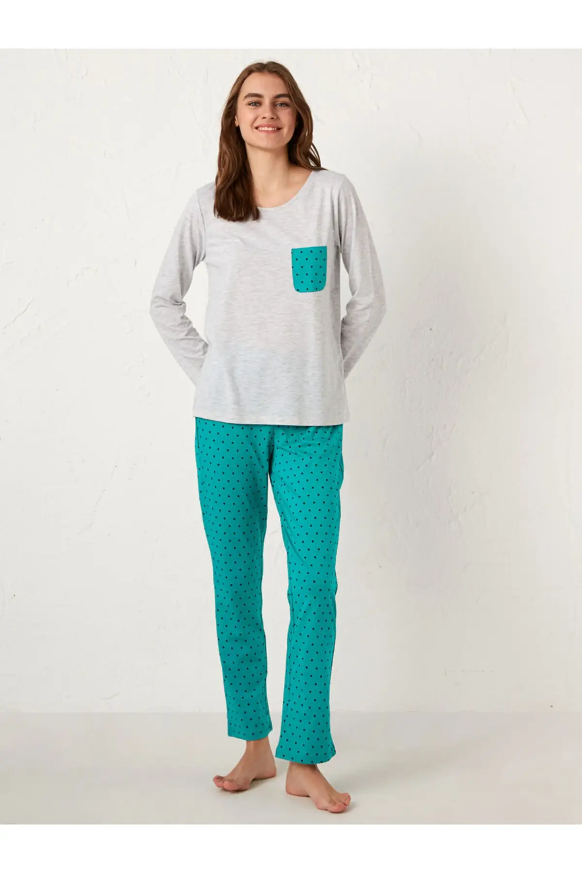 

Women's Green Pajamas Set Chest Pocket