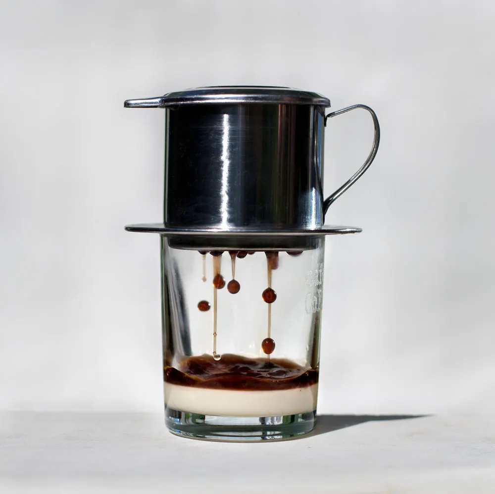 Завариватель кофе вьетнам. Кофе во вьетнаме фин. Фин вьетнамский кофе-фильтр. Вьетнамский кофейный заварник. Кофе во вьетнаме фин.