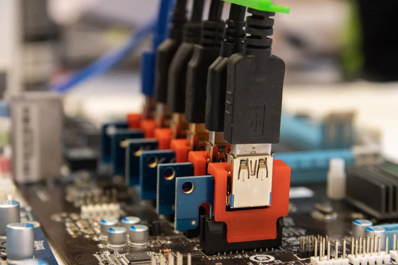 Райзер фиксатор крепление локер Riser PCI E x1 x16 для видеокарт вертикальный|Платы