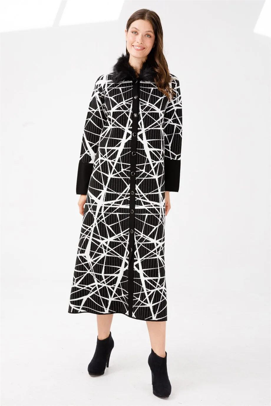 Geometric Pattern Full Sleeve Length Faux Fur Collar Black Color Knitwear Fabric Long Coat For Women New Fashion Winter Outwear
