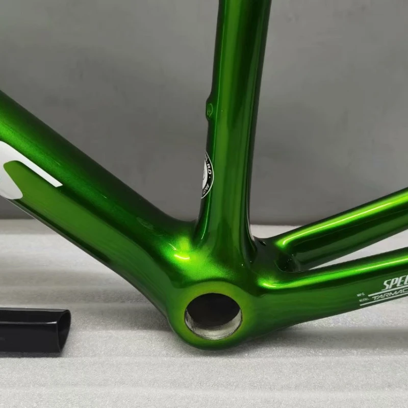 

UCI T1000 carbon fiber road bike 1:1 green color SL6 V frame disc brake V type brake made in Taiwan 44/49/52/54/56/58cm