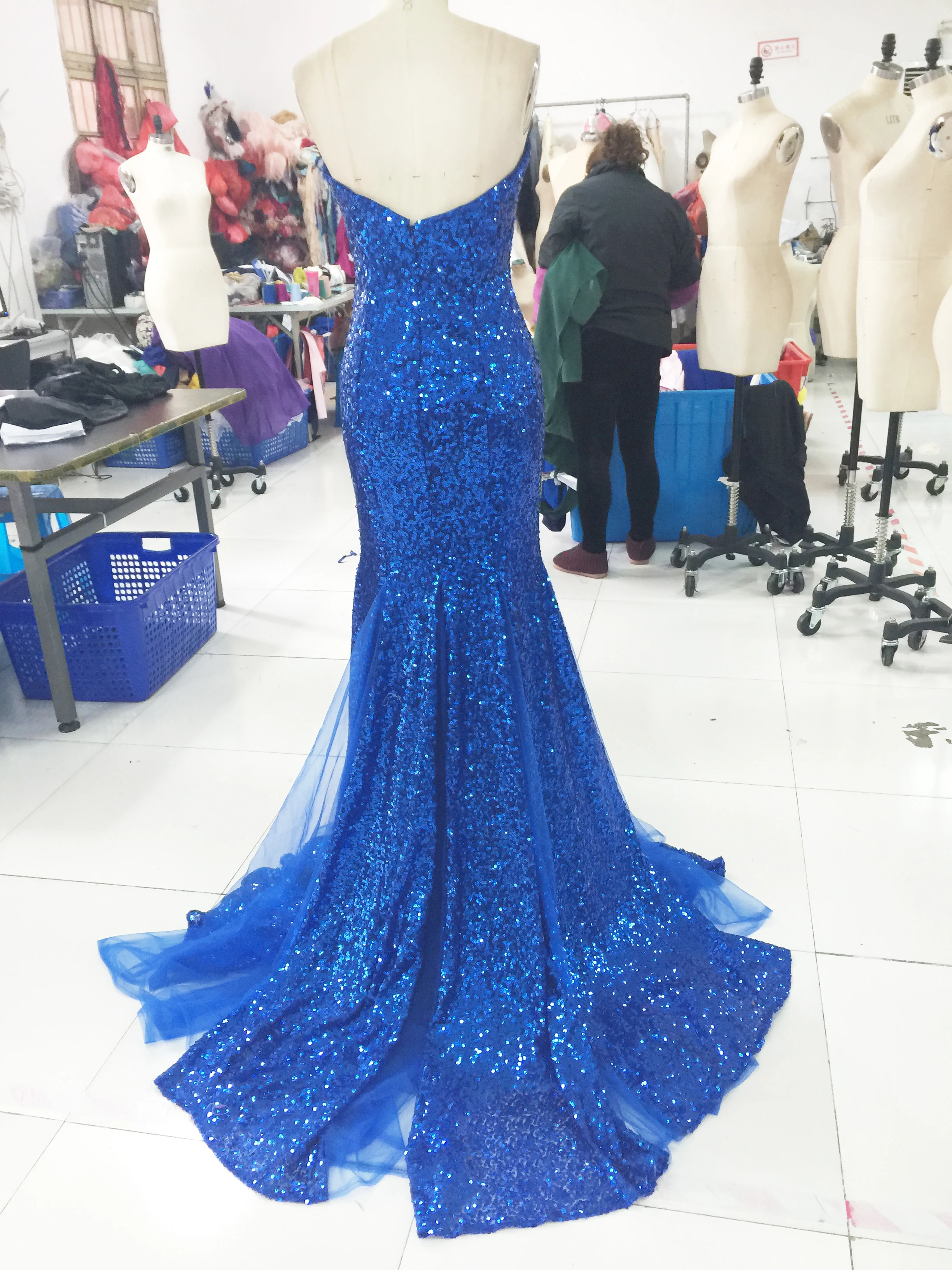 Trumpet/Mermaid Strapless Sweep/Brush train Sequined Evening Dress |