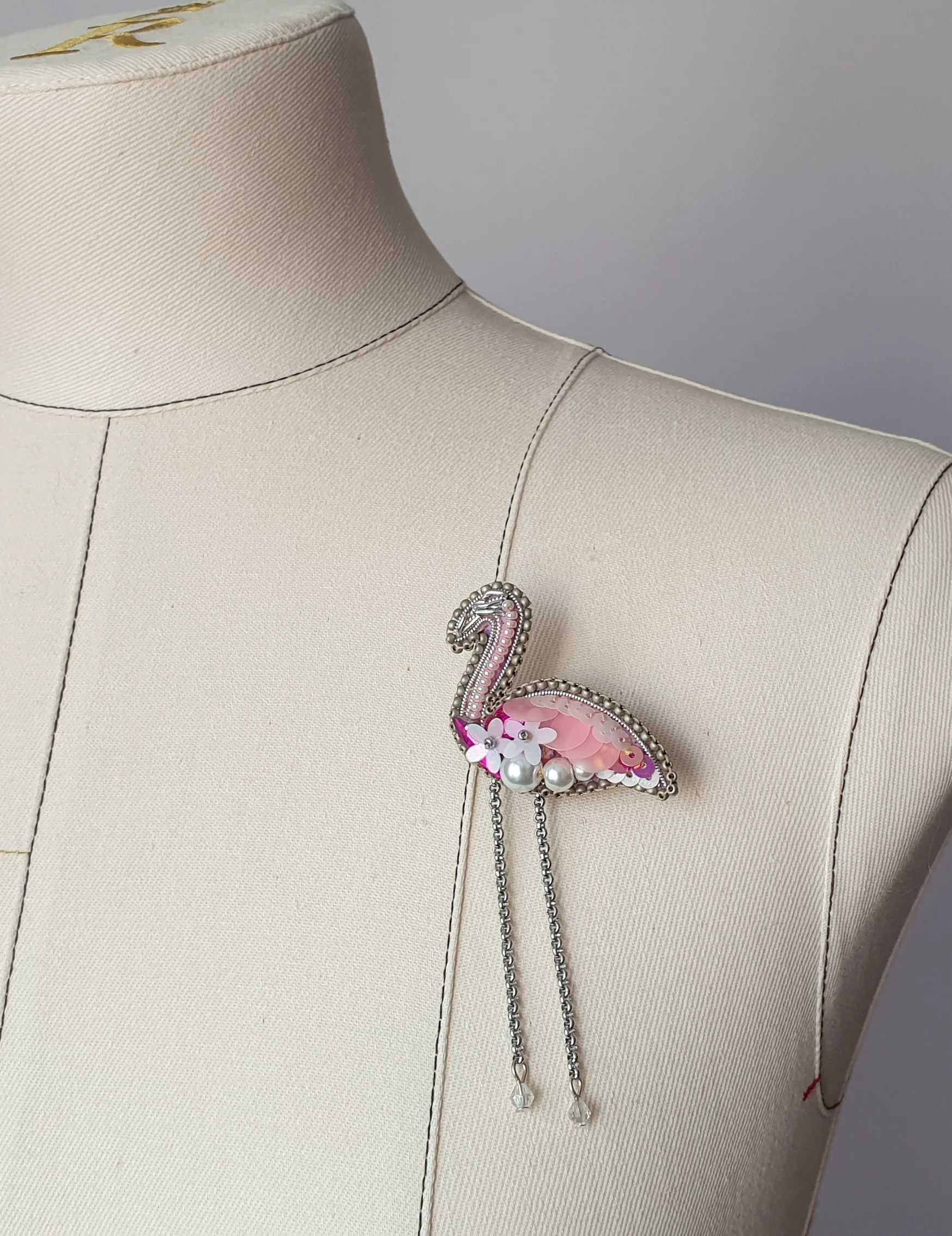 Pink flamingo brooch pin. Bird jewelry. Embroideried beaded rhinestone crystal Premium Fashion gift for women. | Украшения и