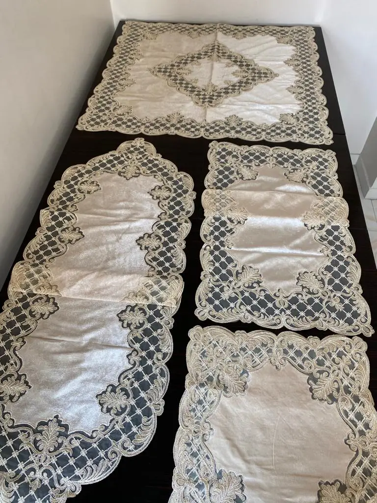 

5parça Fransız Dantelli Kadife Salon Takımı