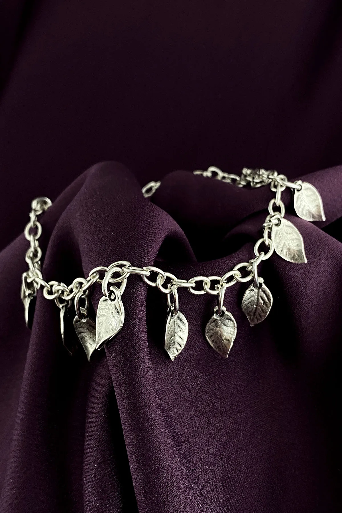 

Leaf Pattern Detailed Matte Silver Plated Adjustable Anklet Bracelet
